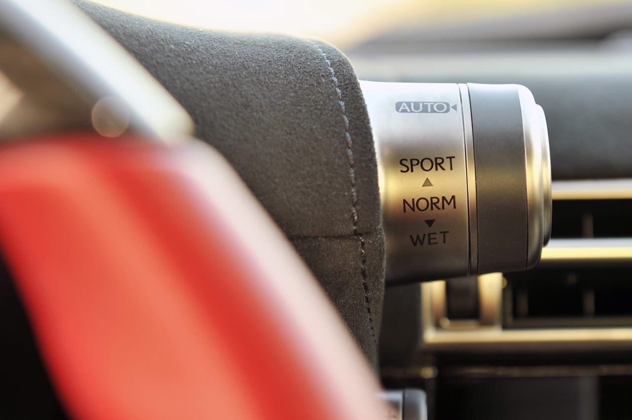 2012 Lexus LFA drive mode control knob
